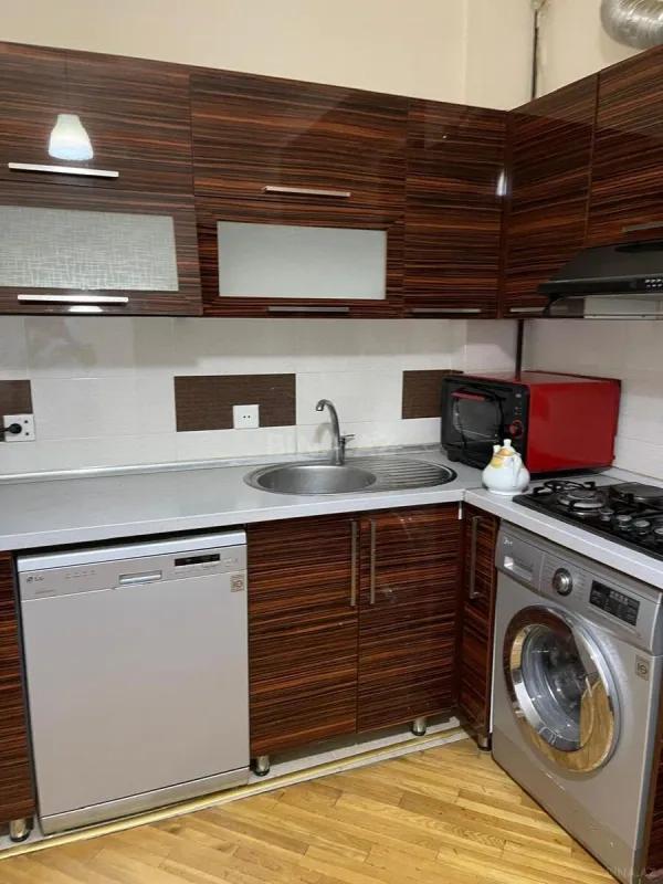 Satılır 3 otaqlı mənzil 105 m²