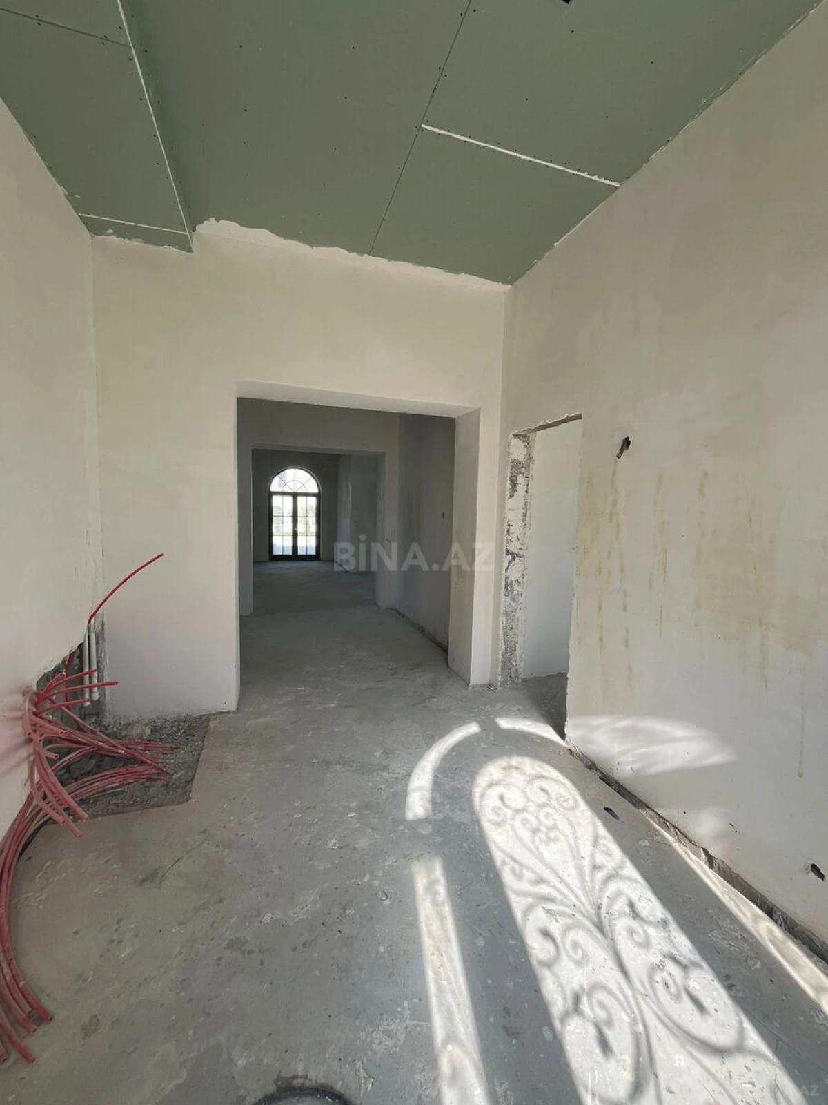 Satılır 6 otaqlı həyət evi 606 m²