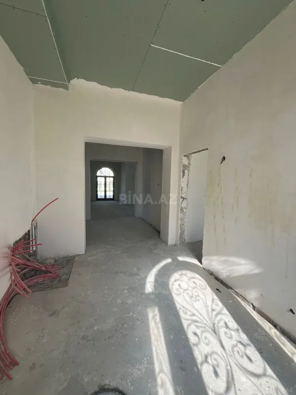Satılır 6 otaqlı həyət evi 606 m²