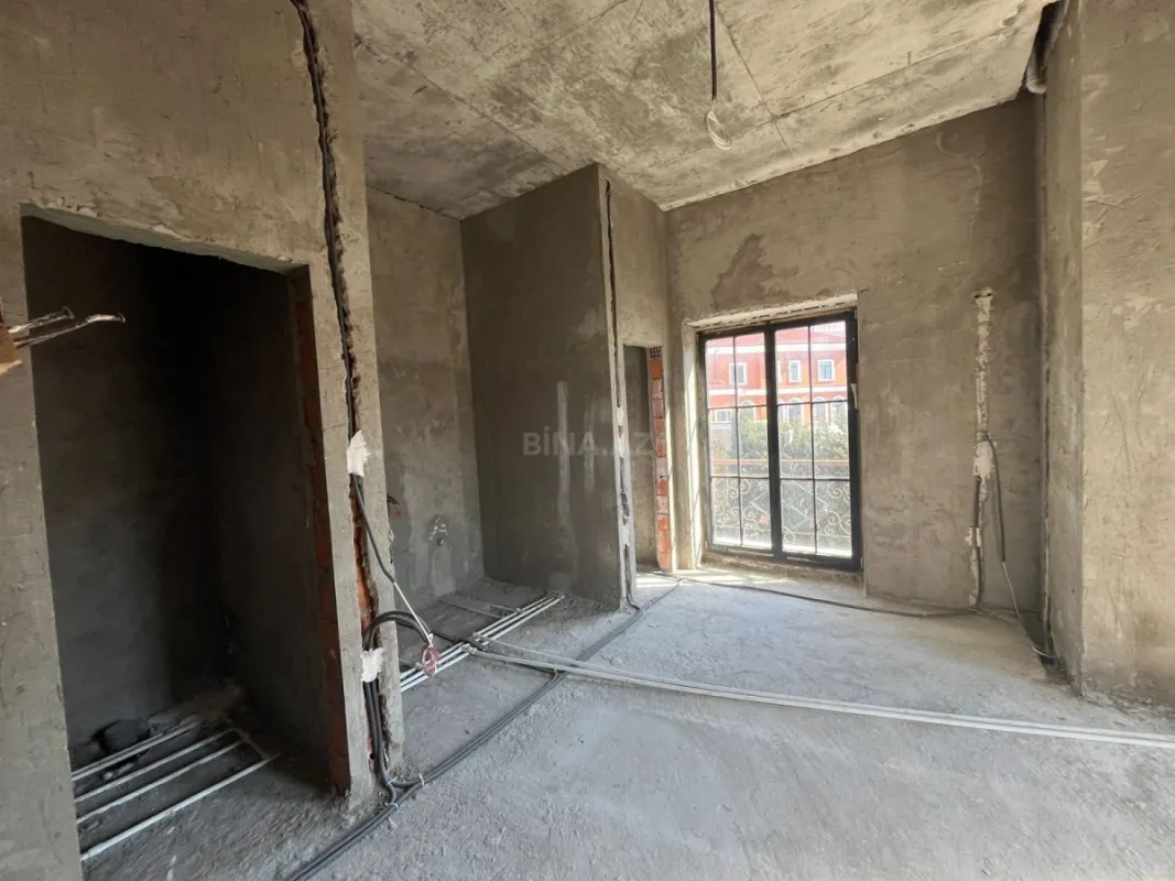Satılır 6 otaqlı həyət evi 606 m²