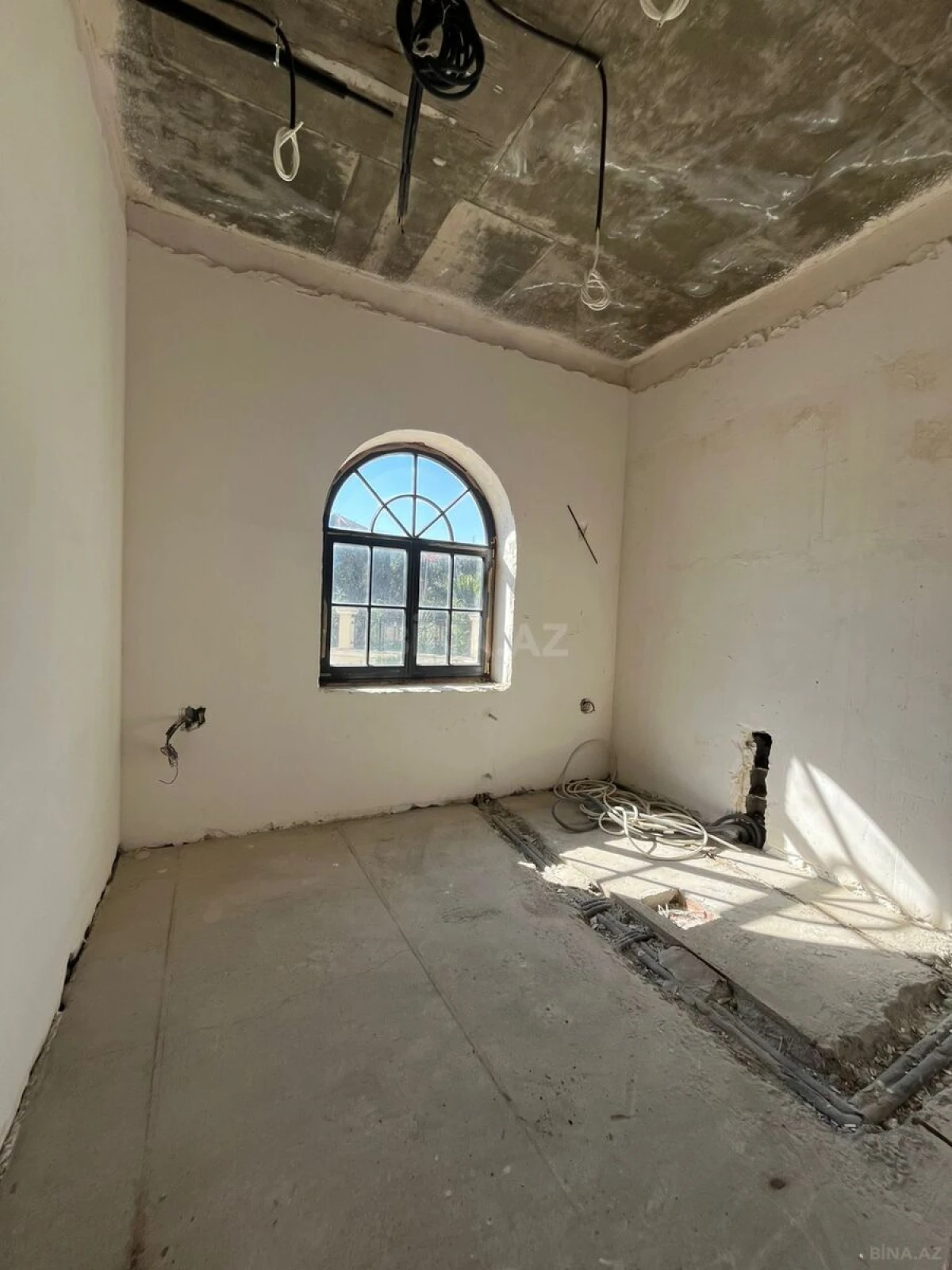 Satılır 6 otaqlı həyət evi 606 m²