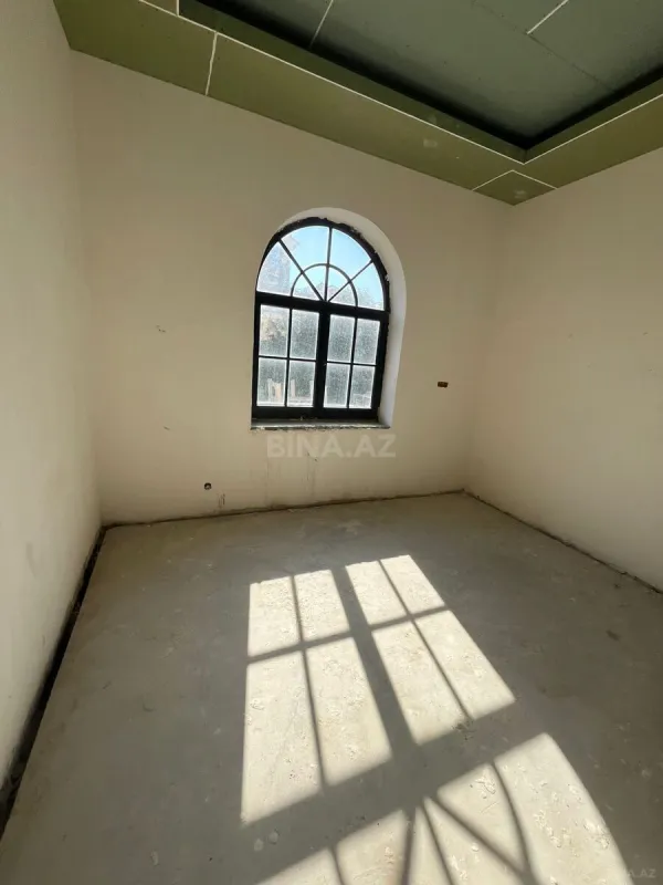 Satılır 6 otaqlı həyət evi 606 m²