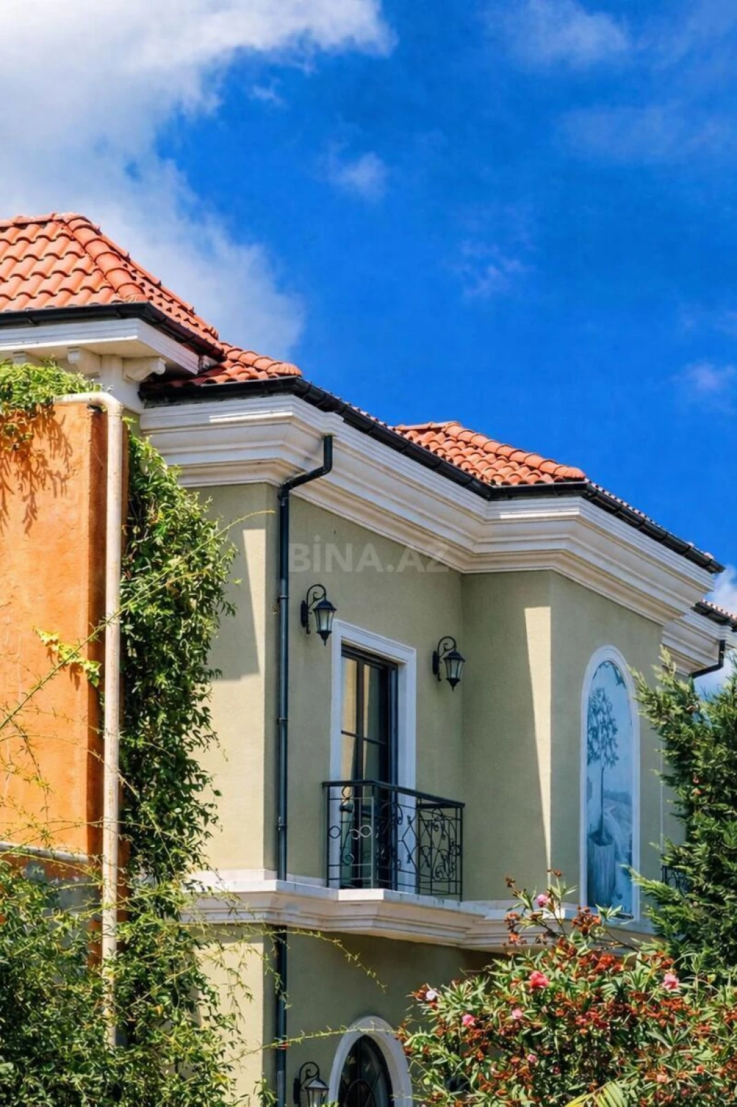 Satılır 6 otaqlı həyət evi 606 m²