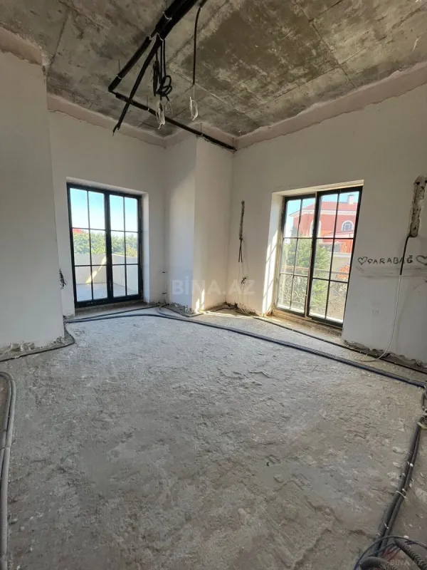 Satılır 6 otaqlı həyət evi 606 m²