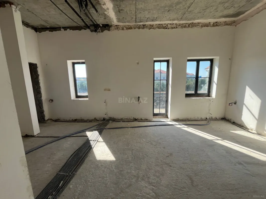 Satılır 6 otaqlı həyət evi 606 m²