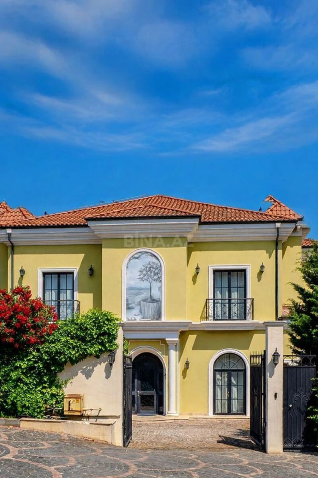 Satılır 6 otaqlı həyət evi 606 m²