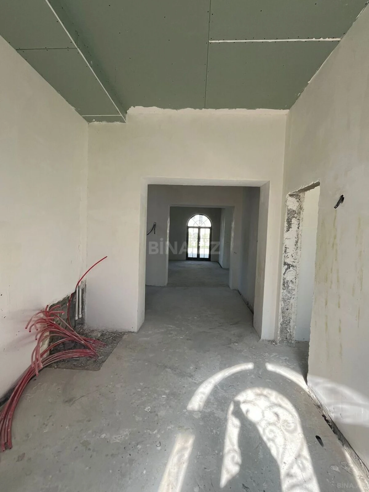 Satılır 6 otaqlı həyət evi 606 m²