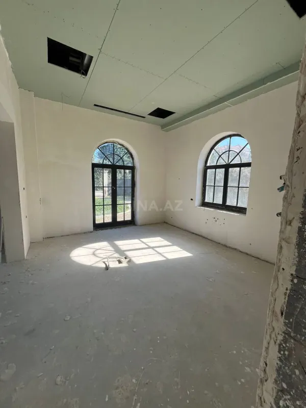 Satılır 6 otaqlı həyət evi 606 m²