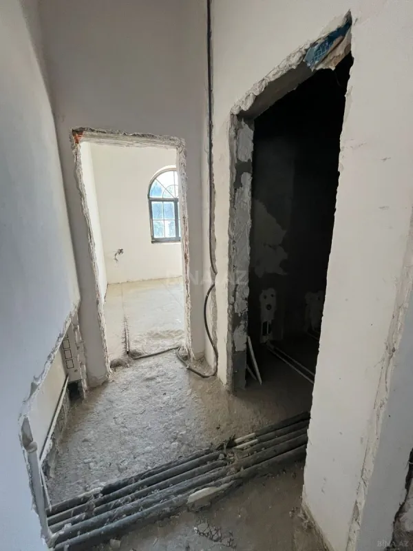 Satılır 6 otaqlı həyət evi 606 m²