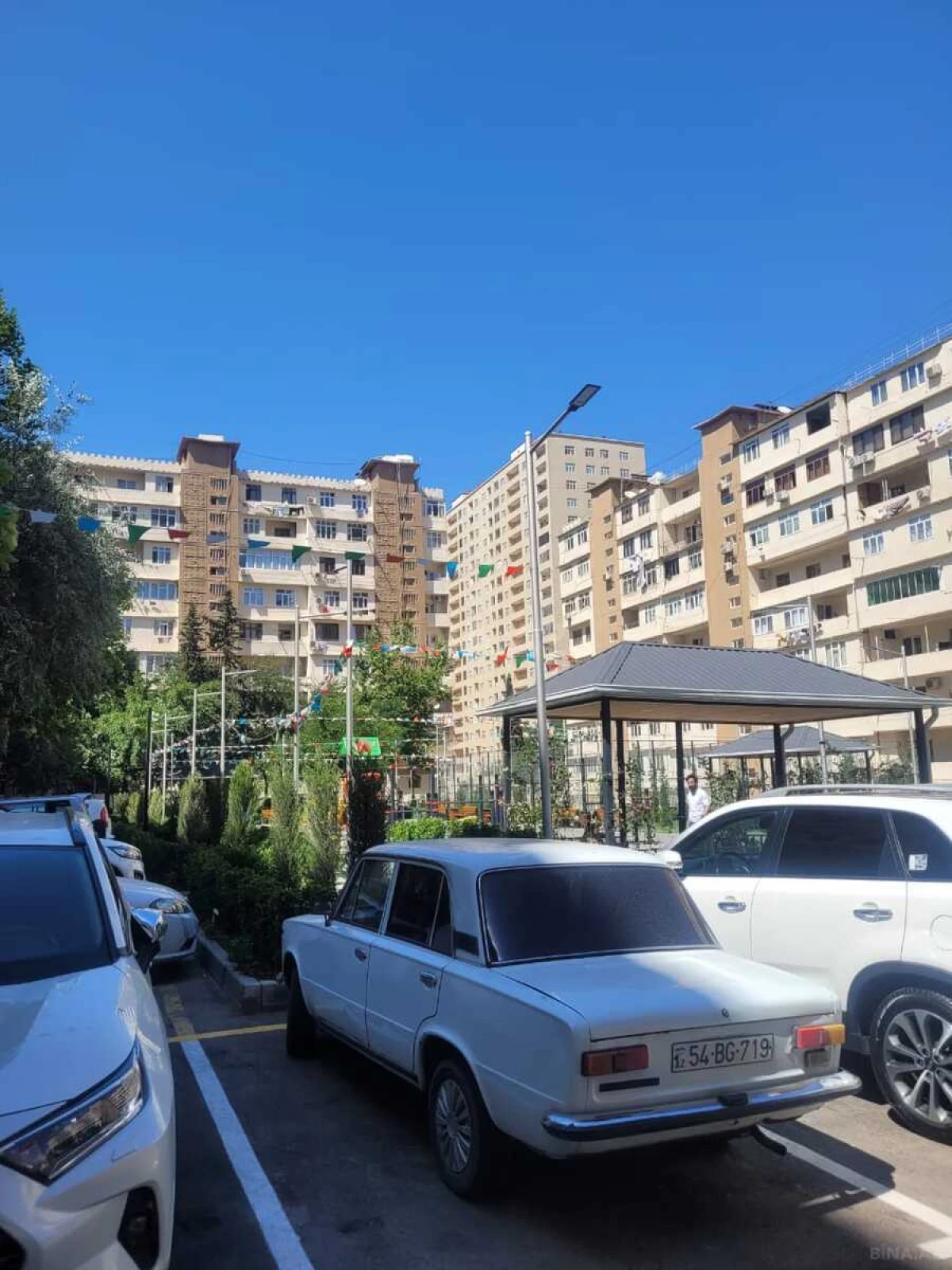 Satılır 4 otaqlı mənzil 110 m²