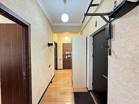 Kirayə verilir 2 otaqlı mənzil 68 m²
