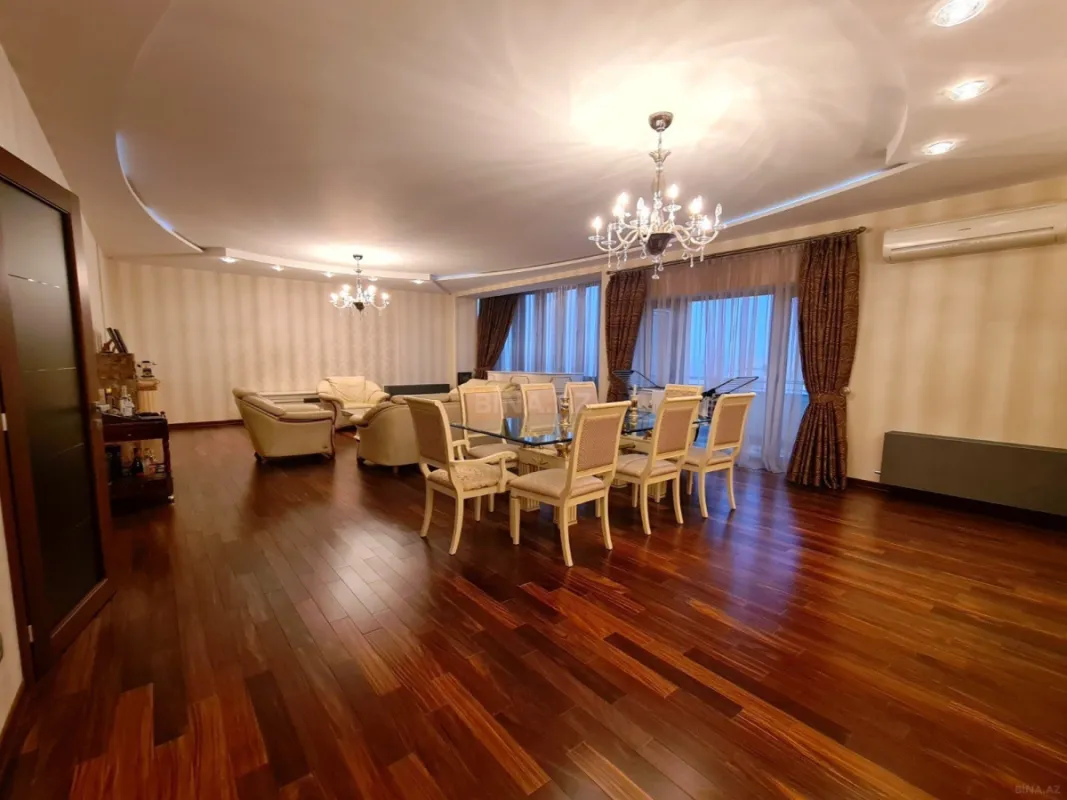 Satılır 5 otaqlı mənzil 300 m²