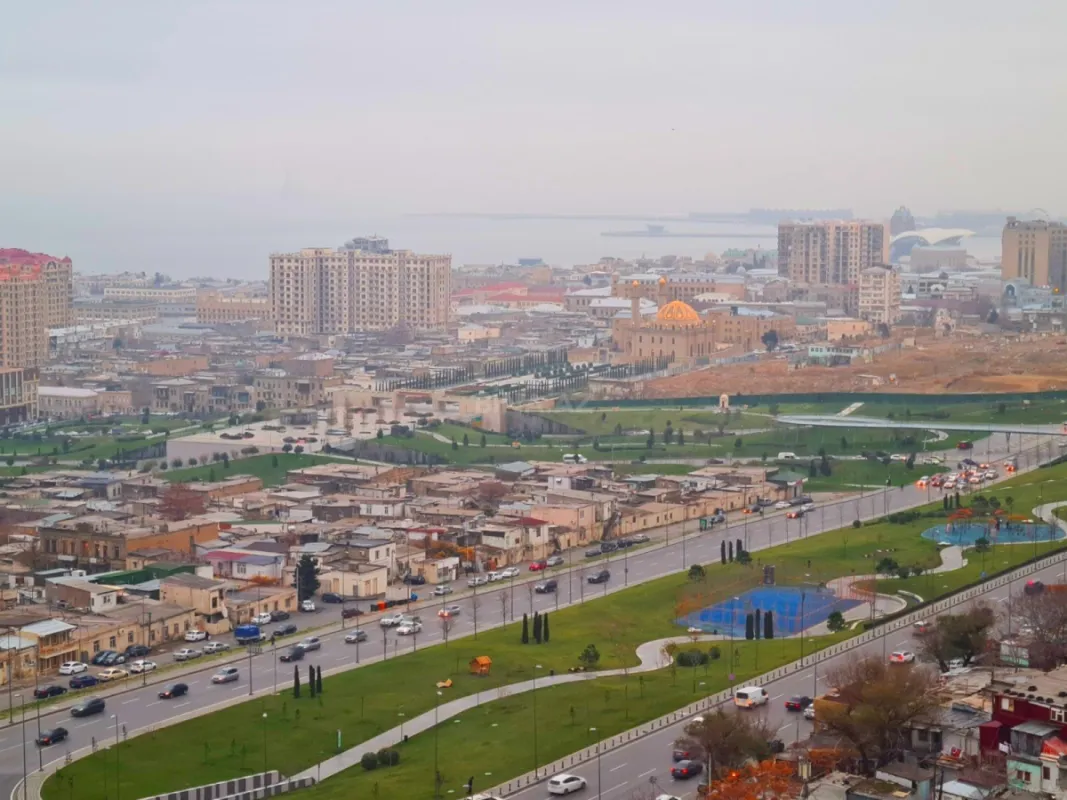 Satılır 5 otaqlı mənzil 300 m²