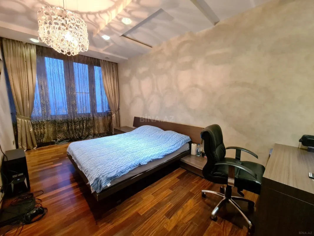 Satılır 5 otaqlı mənzil 300 m²