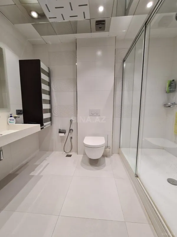 Satılır 5 otaqlı mənzil 300 m²