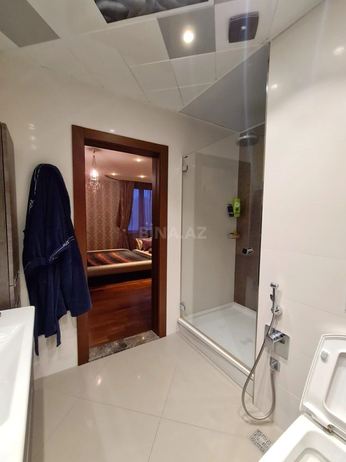 Satılır 5 otaqlı mənzil 300 m²