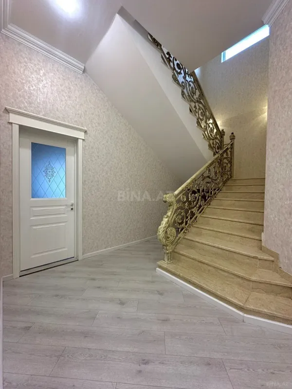 Satılır 5 otaqlı həyət evi 250 m²