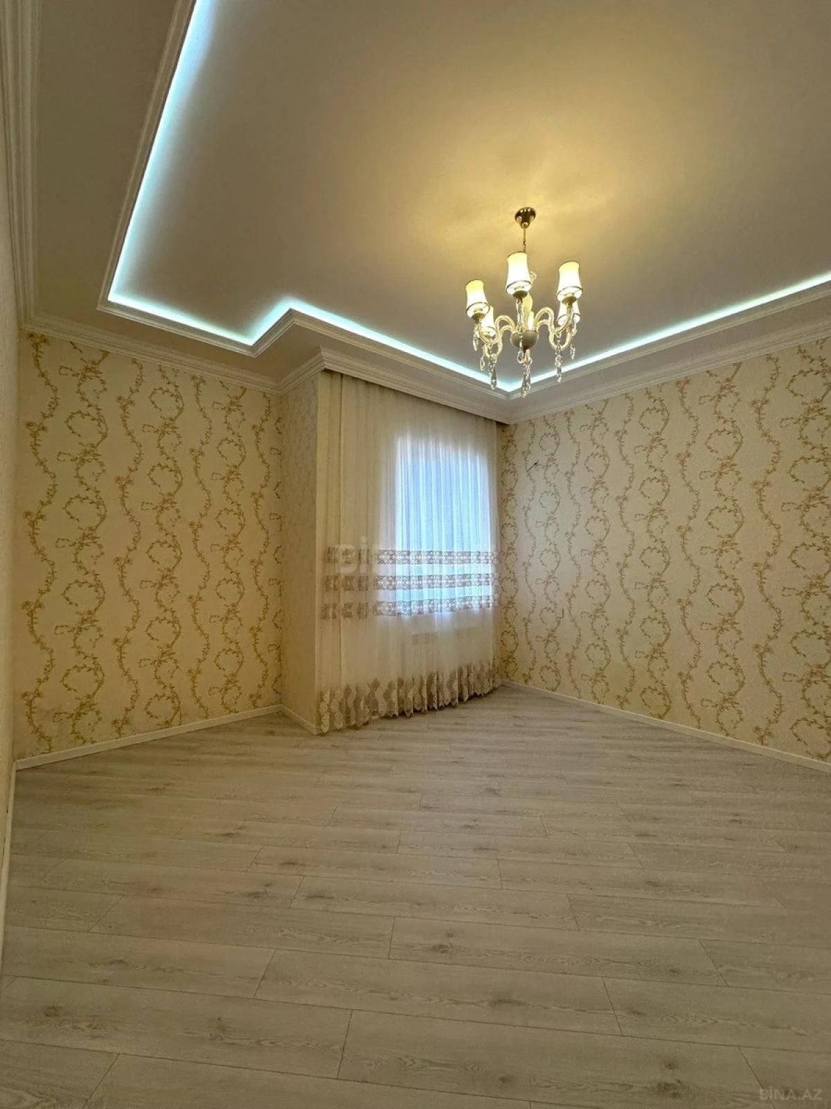 Satılır 5 otaqlı həyət evi 250 m²