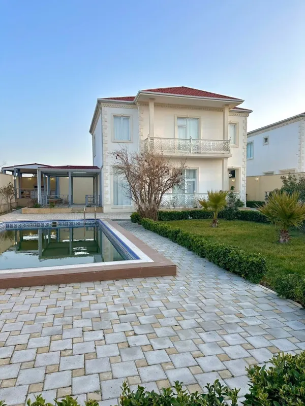 Satılır 5 otaqlı həyət evi 250 m²
