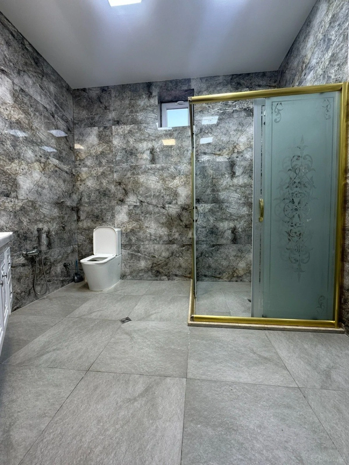 Satılır 5 otaqlı həyət evi 250 m²