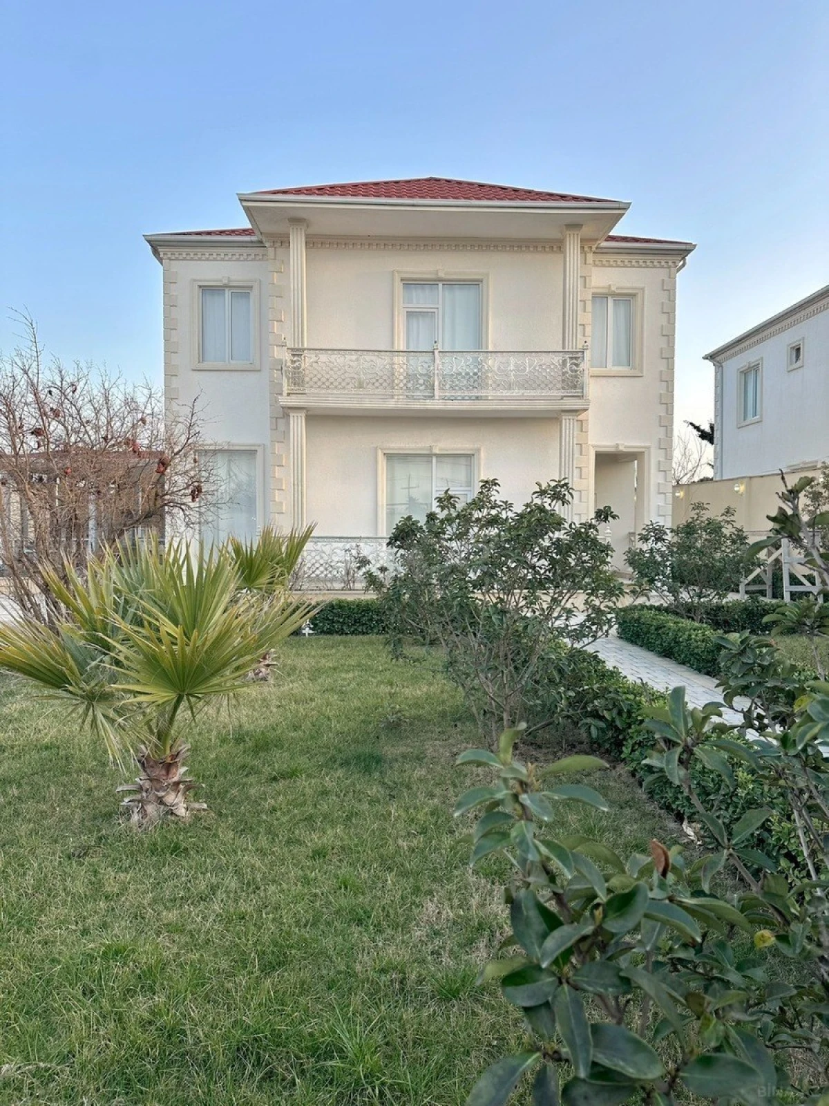 Satılır 5 otaqlı həyət evi 250 m²