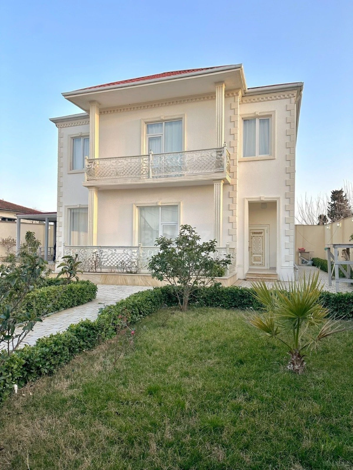 Satılır 5 otaqlı həyət evi 250 m²