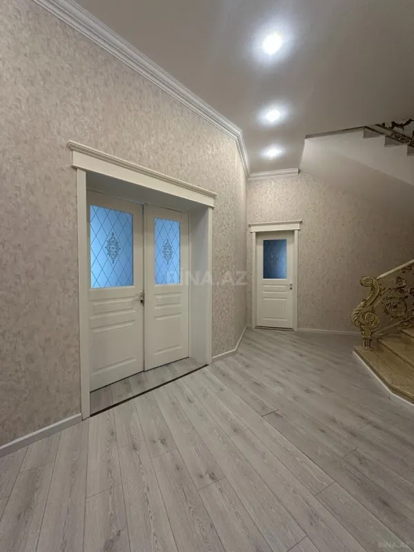 Satılır 5 otaqlı həyət evi 250 m²
