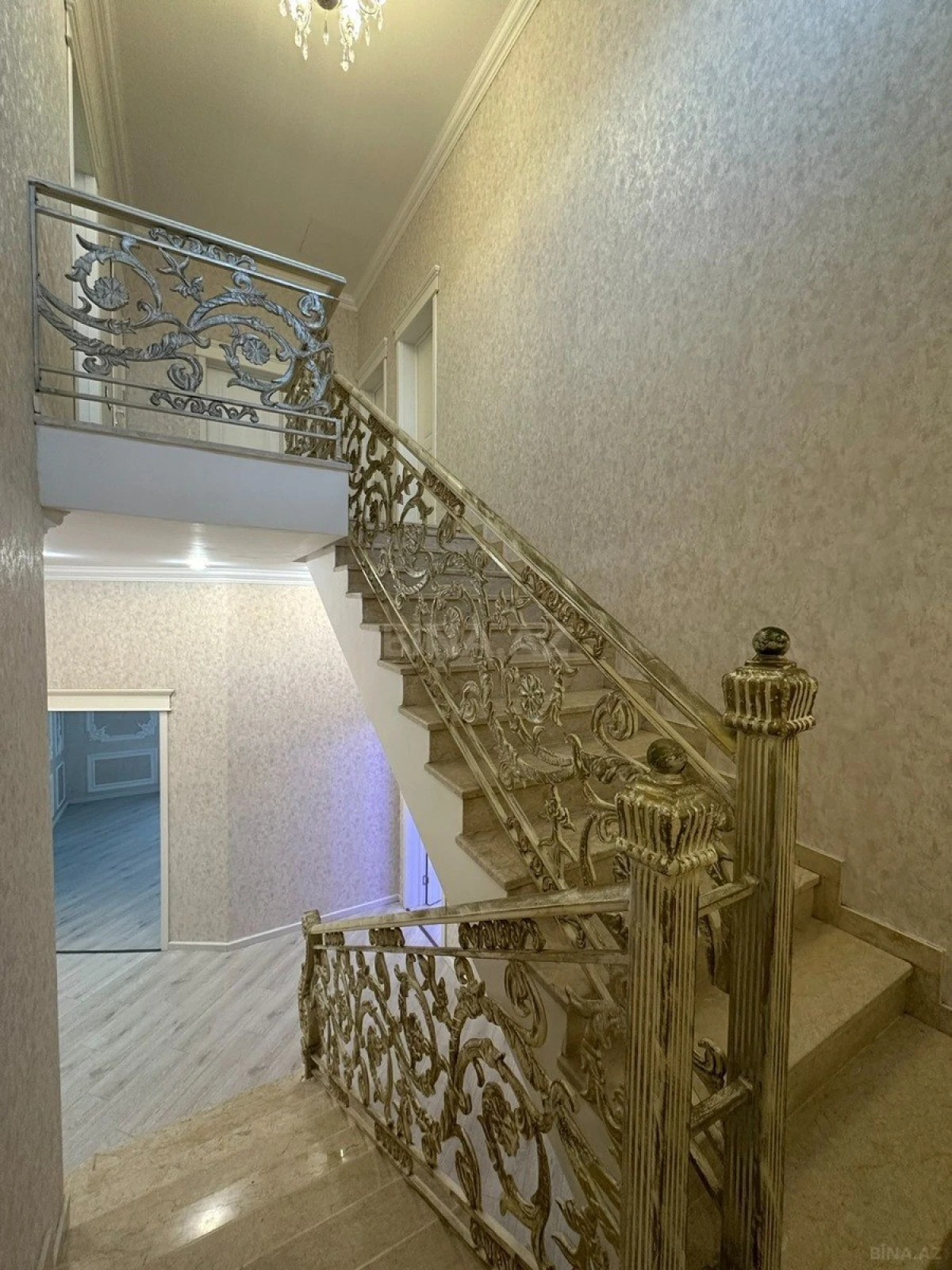 Satılır 5 otaqlı həyət evi 250 m²