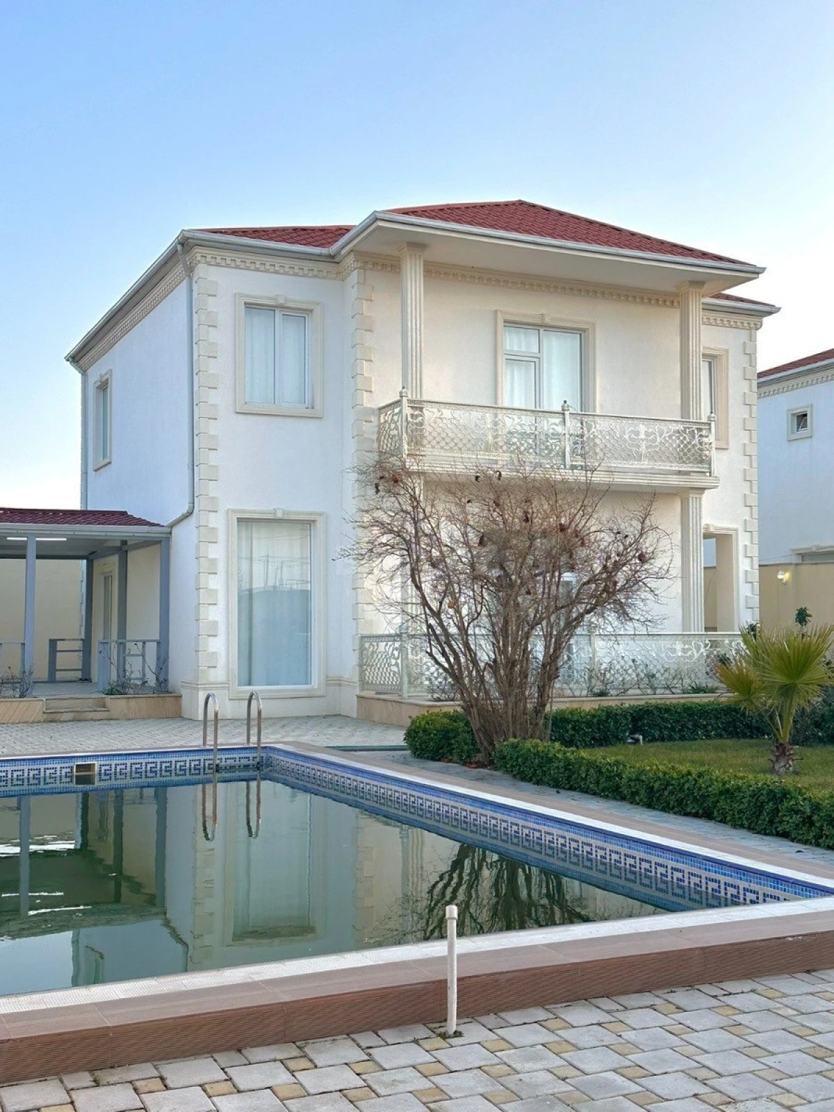 Satılır 5 otaqlı həyət evi 250 m²