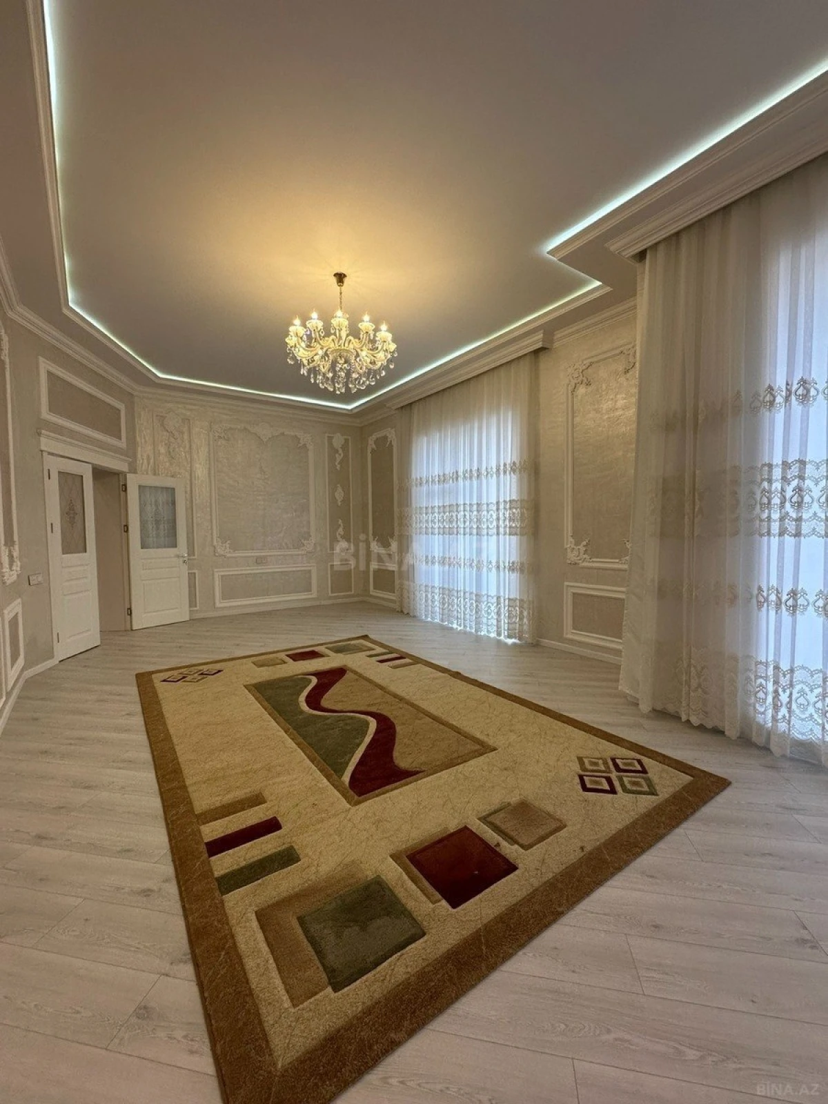 Satılır 5 otaqlı həyət evi 250 m²