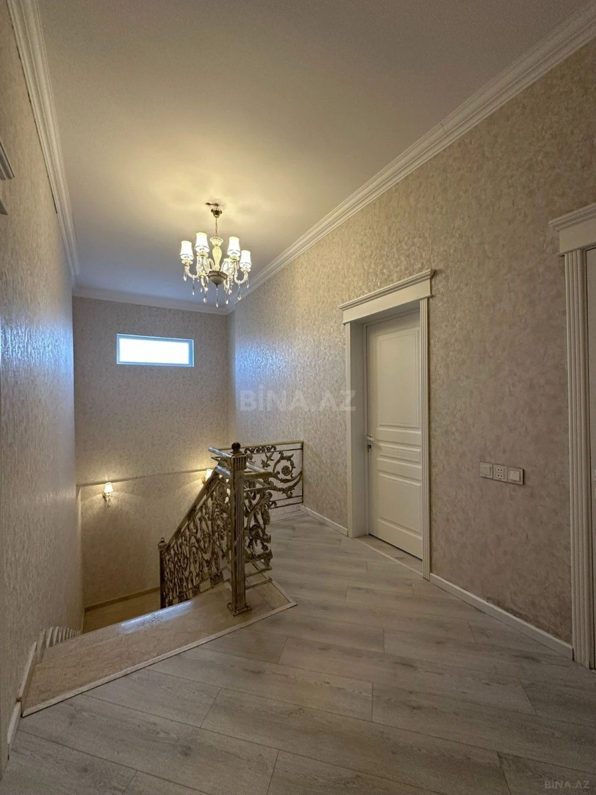 Satılır 5 otaqlı həyət evi 250 m²