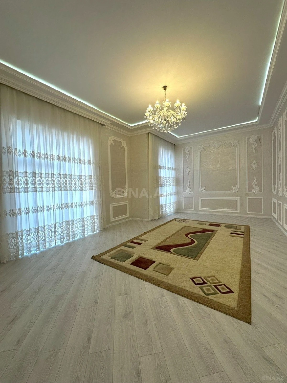 Satılır 5 otaqlı həyət evi 250 m²