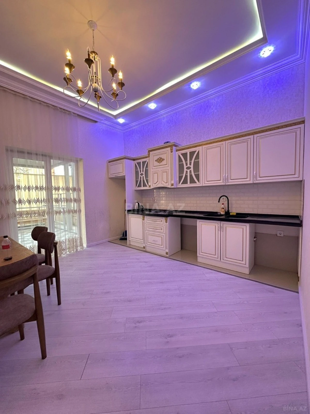 Satılır 5 otaqlı həyət evi 250 m²