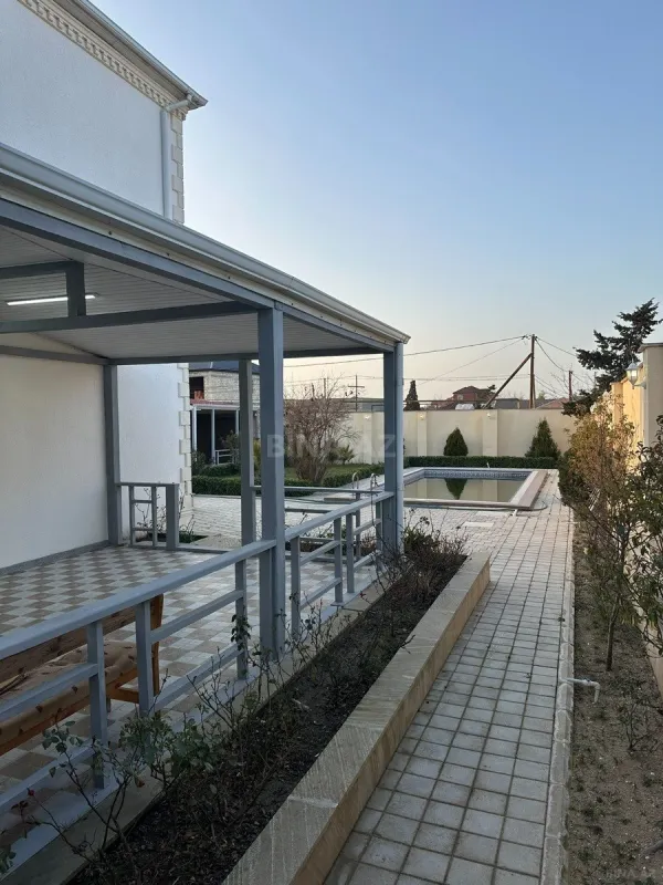 Satılır 5 otaqlı həyət evi 250 m²
