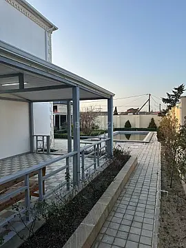 Satılır 5 otaqlı həyət evi 250 m²