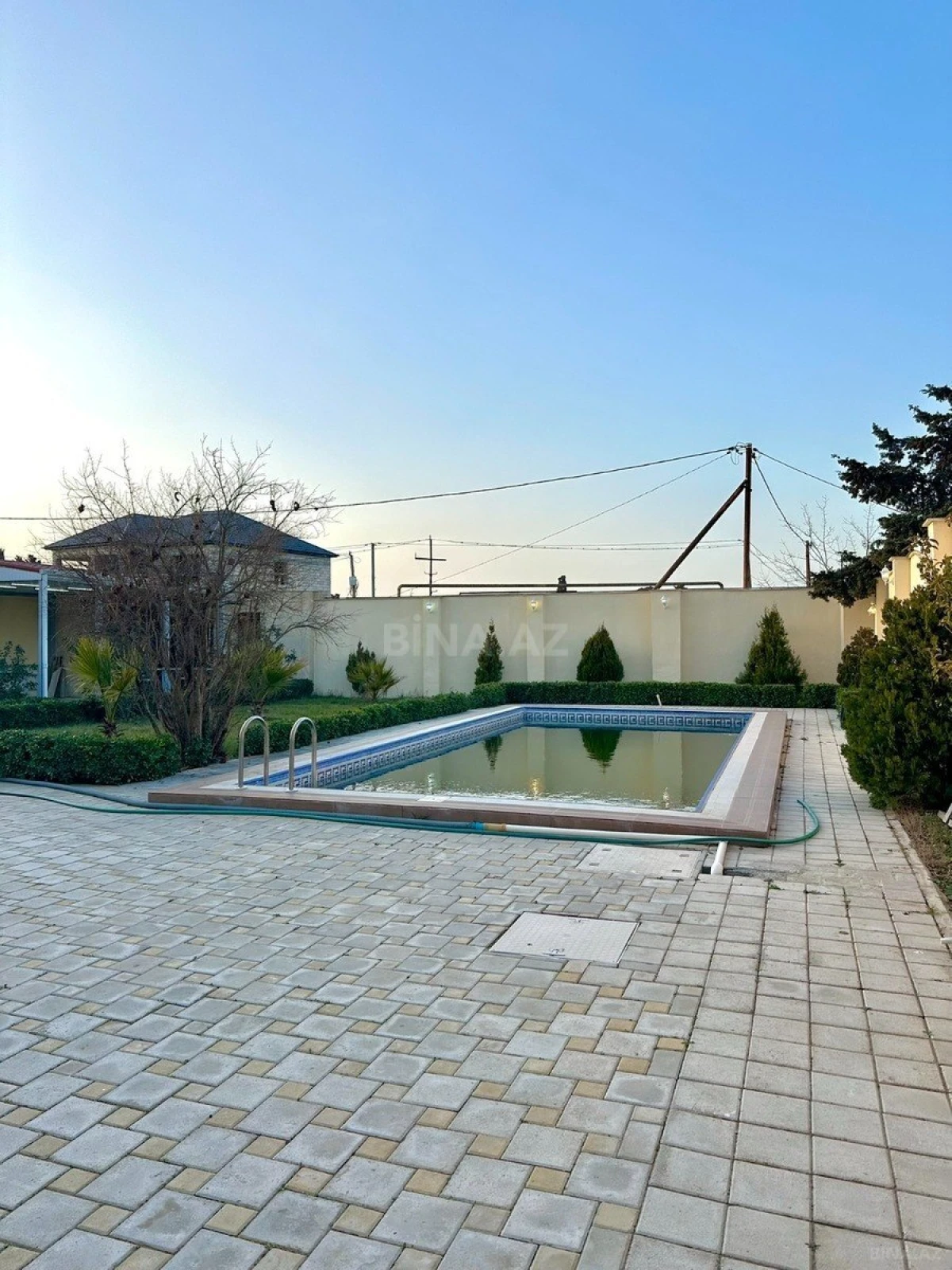 Satılır 5 otaqlı həyət evi 250 m²