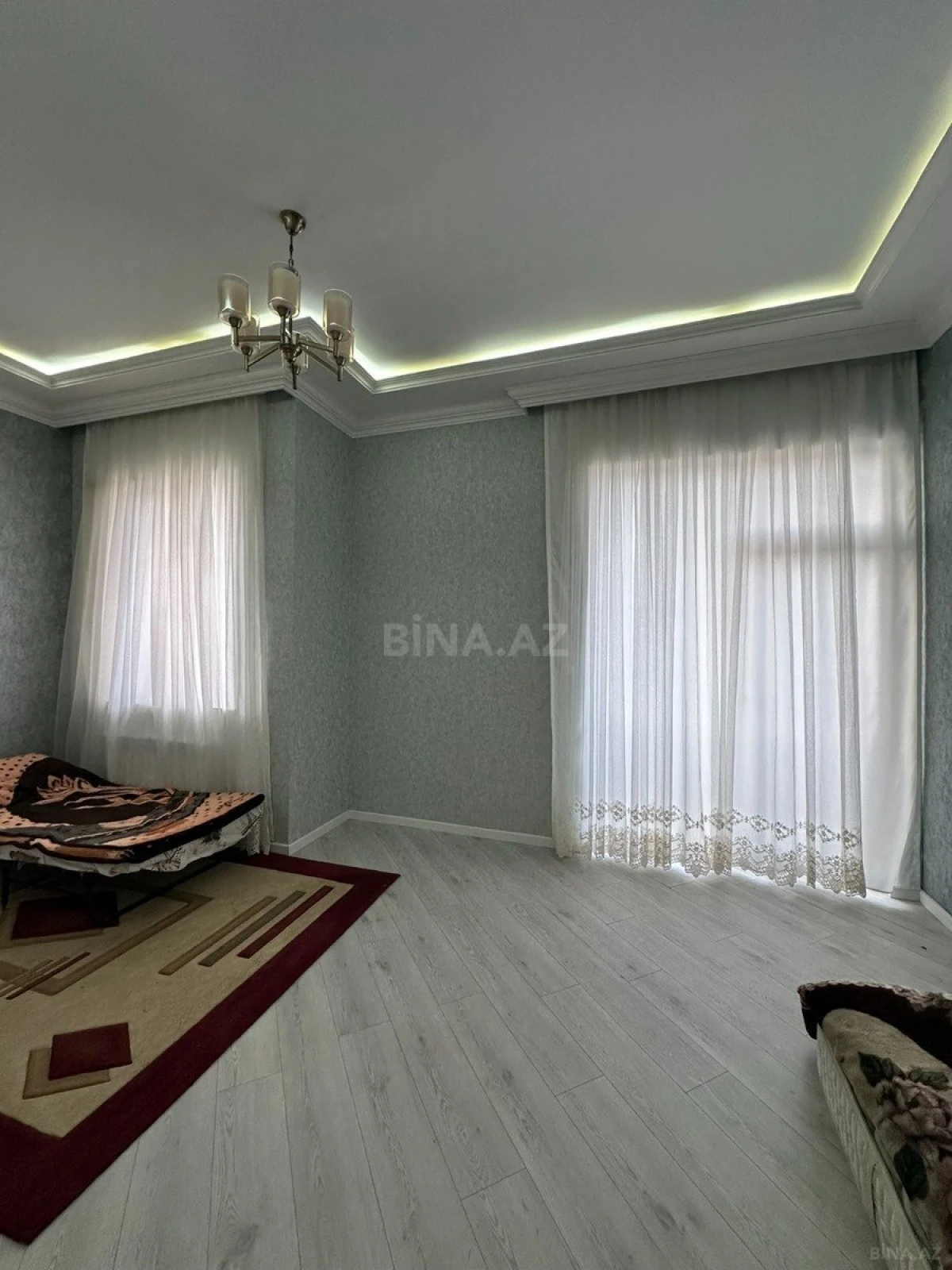 Satılır 5 otaqlı həyət evi 250 m²