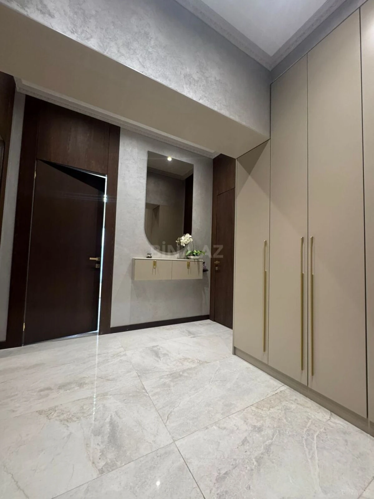 Satılır 3 otaqlı mənzil 91 m²