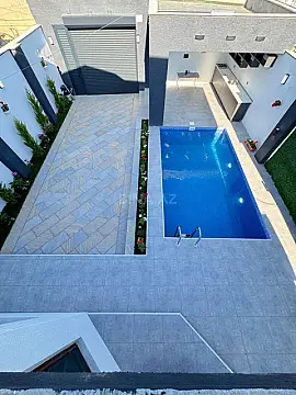 Satılır 4 otaqlı həyət evi 180 m²