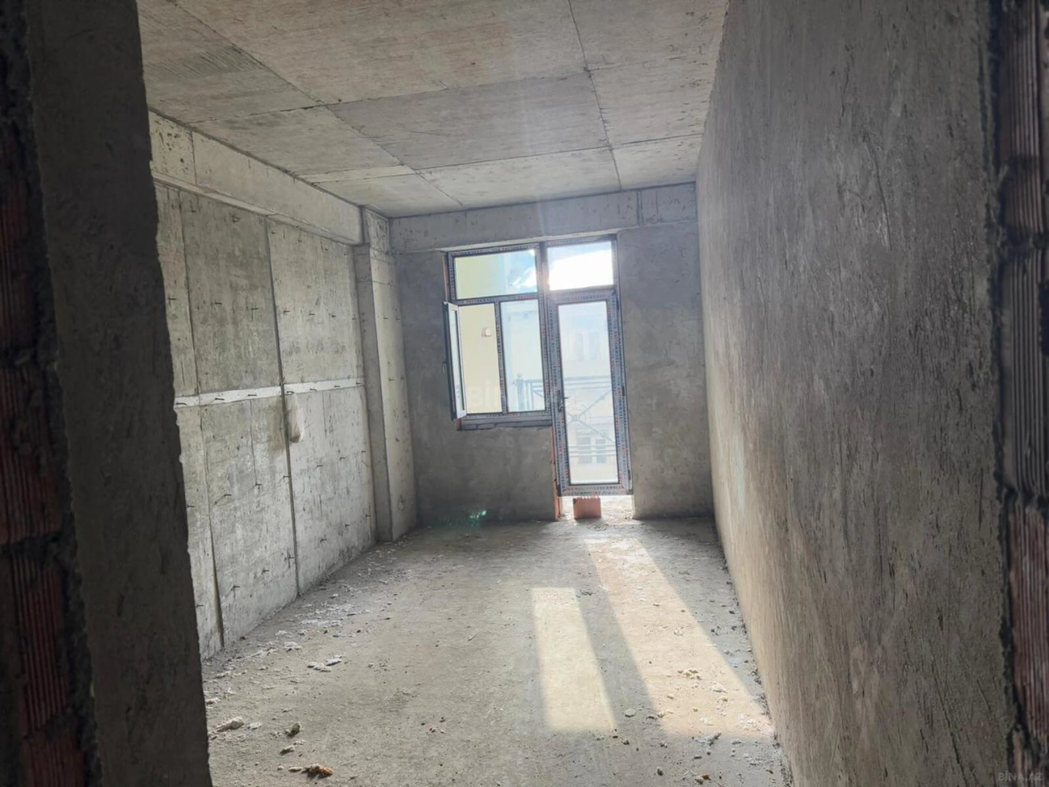 Satılır 2 otaqlı mənzil 114 m²