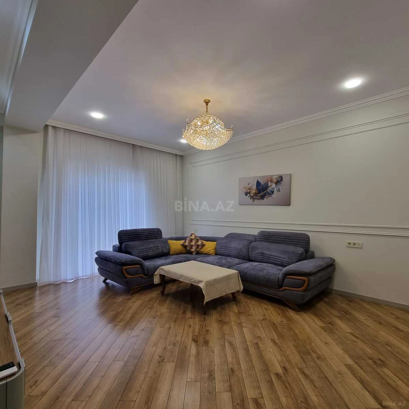 Kirayə verilir 3 otaqlı mənzil 130 m²