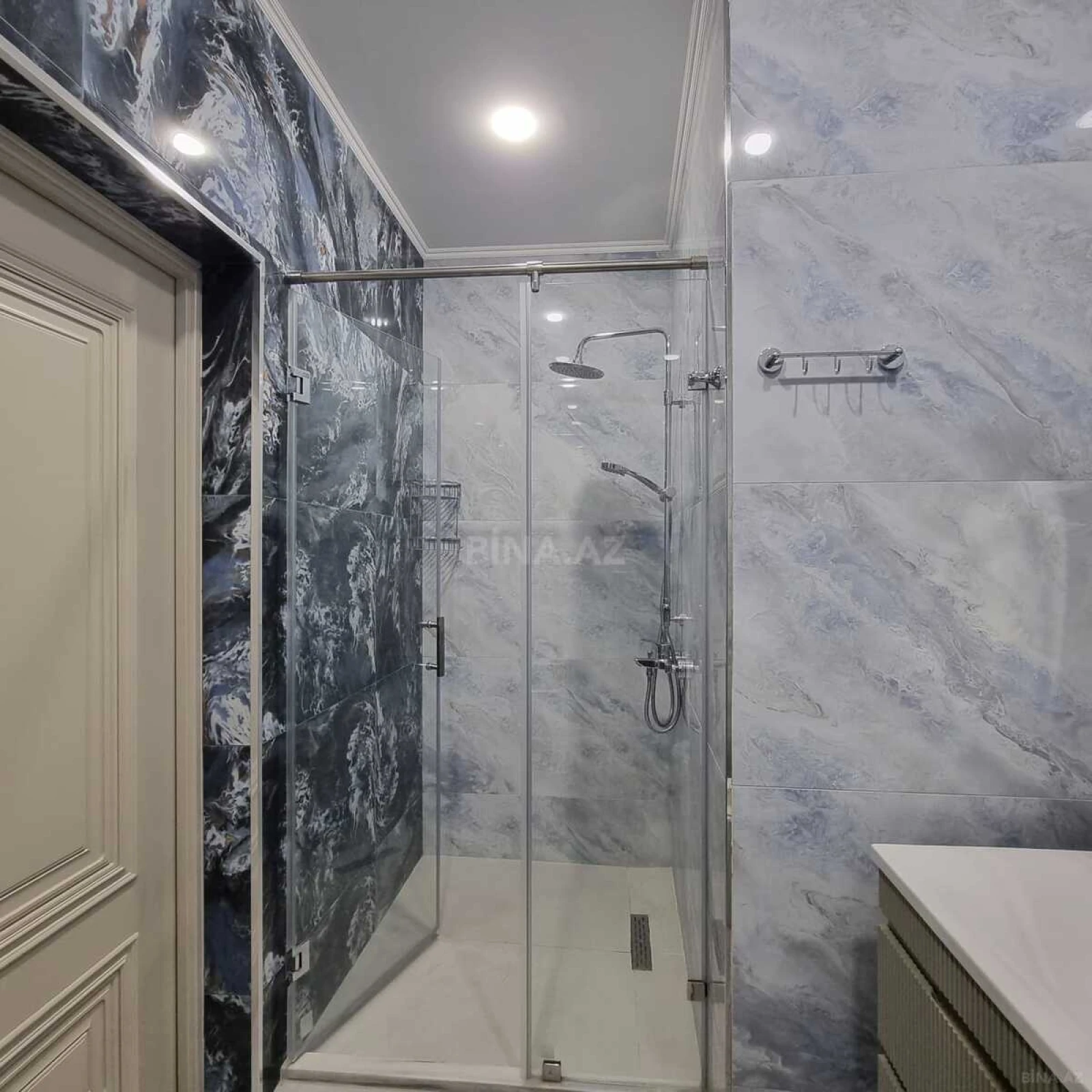 Kirayə verilir 3 otaqlı mənzil 130 m²