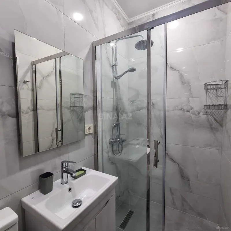 Kirayə verilir 3 otaqlı mənzil 130 m²