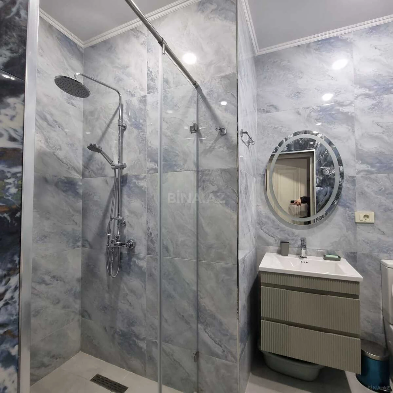 Kirayə verilir 3 otaqlı mənzil 130 m²