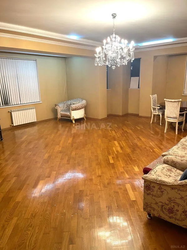 Satılır 3 otaqlı mənzil 171 m²