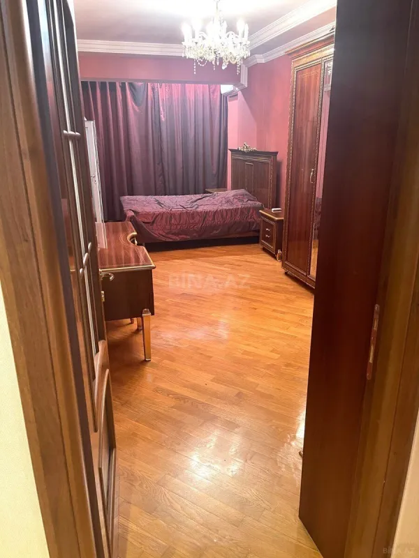 Satılır 3 otaqlı mənzil 171 m²