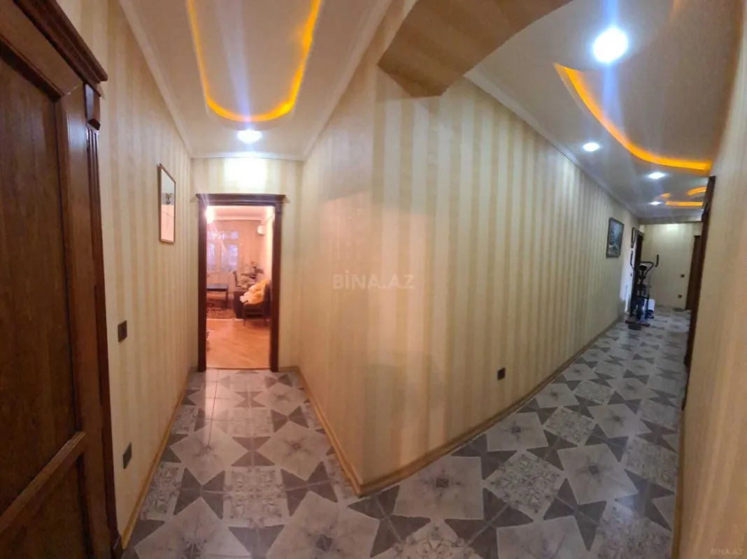 Satılır 3 otaqlı mənzil 135 m²