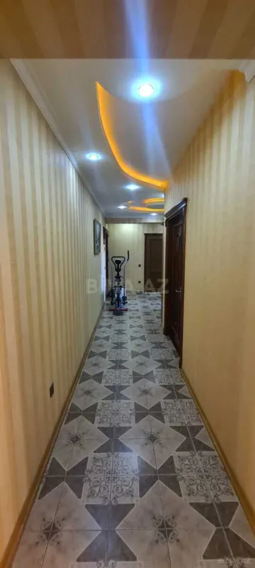 Satılır 3 otaqlı mənzil 135 m²