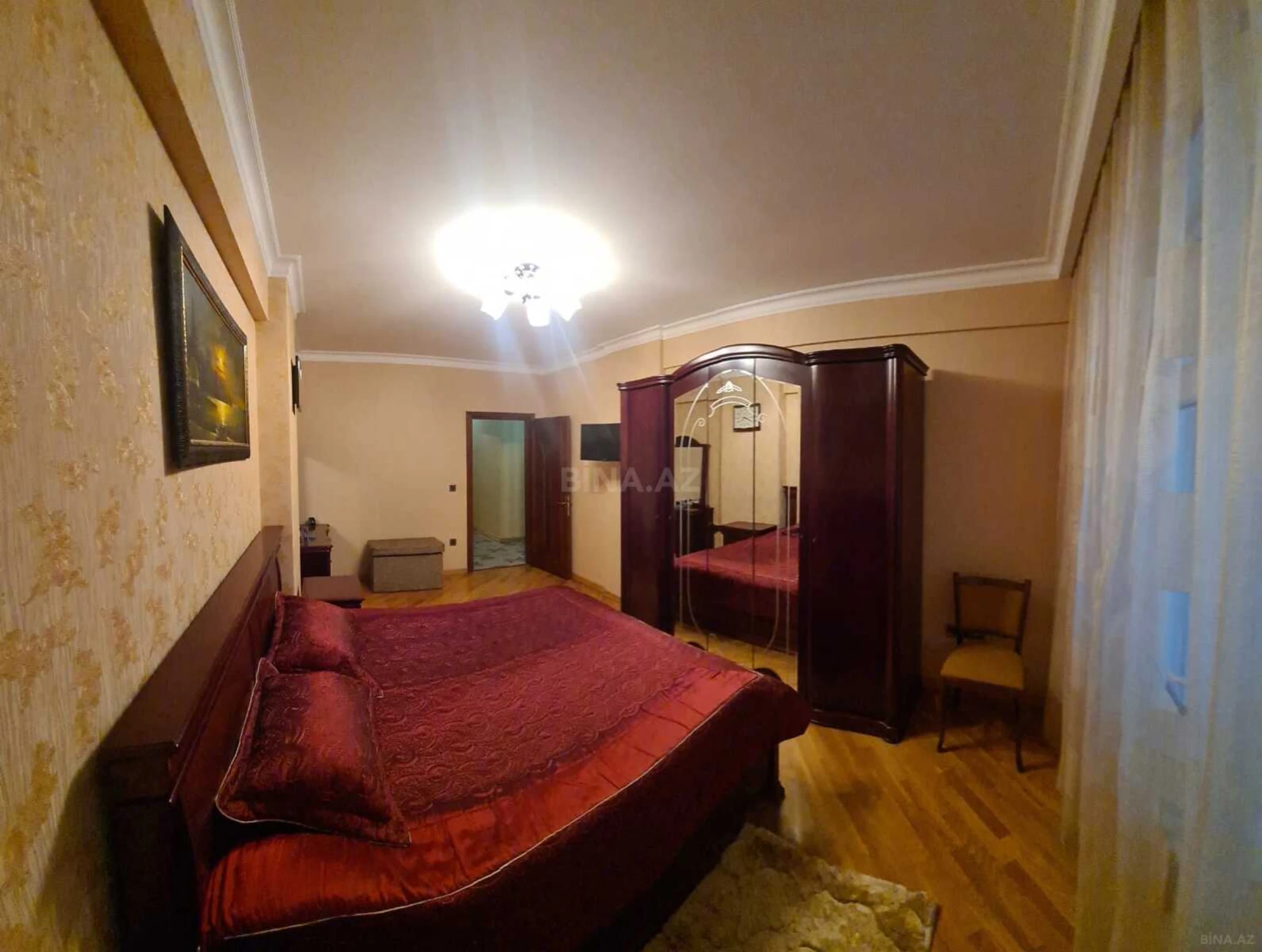 Satılır 3 otaqlı mənzil 135 m²