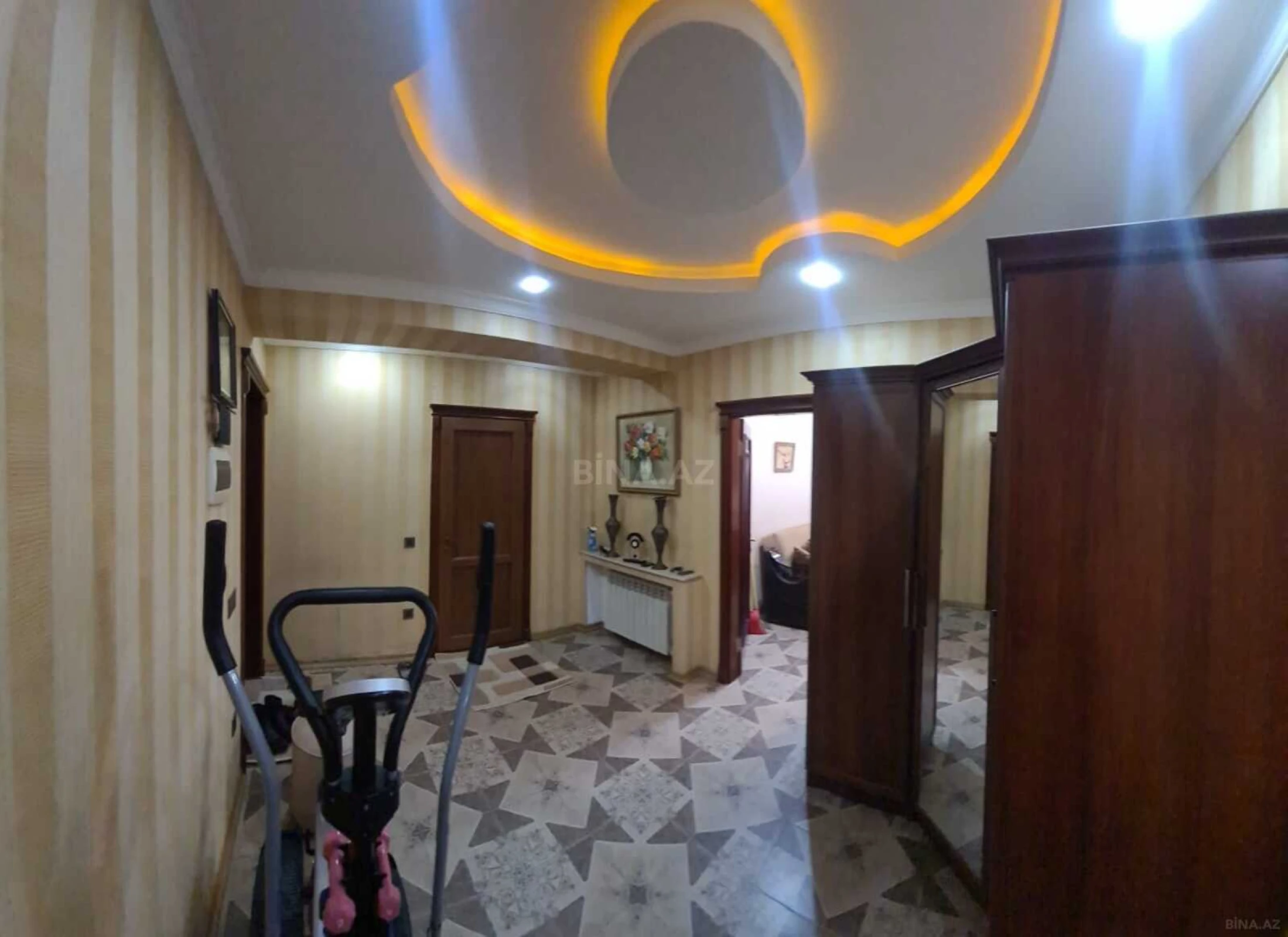 Satılır 3 otaqlı mənzil 135 m²